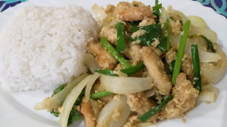 Pollo al curry con riso thailandese